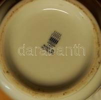 Zsolnay jelzéssel ellátott virággal díszített porcelán váza aranyozott szegéllyel 19 cm magas