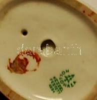 Hollóházi jelzéssel ellátott kis porcelán mókus szobor 14 cm magas