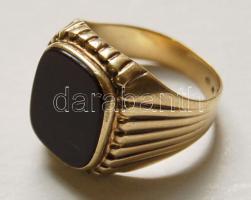14 karátos, sötétbordó köves férfi Au arany pecsétgyűrű / Gold ring  8,7 g