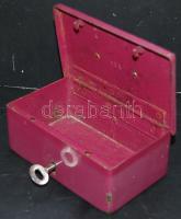 Fém pénzkazetta működő zárral 14x8x5cm-es méretben, kissé megkopva