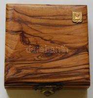 4db klf szocialista kitüntetés/plakett, egyik igazolással és államtitkári aláírással illetve egy fa ...