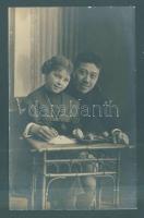 Debreceni fotós műterme 46 db fotólap: benne katonai, színész-fotók, érdekes divatfotók / 46 photo p...