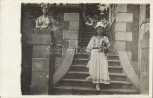 Debreceni villa hölggyel photo