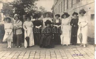 Debreceni hölgyek photo (Rb)