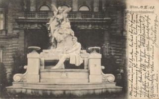 Vienna Raimund statue (EB)