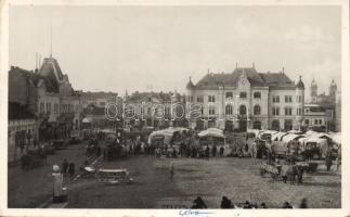 Léva main square with the shops of Borcsányi & Csernák, Ignác Trebitsch and Vámos photo So.Stpl