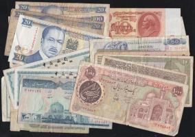 23db külföldi bankjegy (Kína, Görögország, Oroszország, Kenya, Szingapúr, Egyiptom, ...) T:vegyes