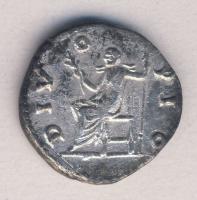 Római Császárság DIVUS ANTONINUS PIUS 138-161. Dénár "DIVO PIO - ülő Antoninus" / Marcus Aurelius alatt verve! Ag T:2