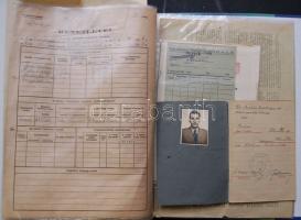 Gyűrűs mappában vegyes papírrégiségek:  bizonyítványok, igazolványok, okmányok