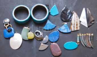 Nagy bizsu medál tétel: 25 db féldrágakő, győngyház és egyéb medál