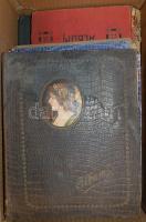 5 db dekoratív, de vegyes minőségű 200-400 férőhelyes régi képeslapalbum az 1900-1910-es évekből