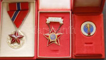 3db klf szocialista kiváló dolgozó és egy ezüst kitüntetés eredeti tokban T:2+