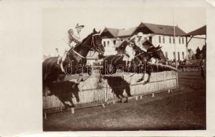 Horse show jumping photo (EK)