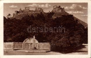 Sümeg vár a Kisfaludy-szoborral