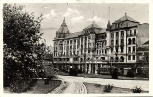 Debrecen, Arany Bika szálloda, Magyar Ruhaipar, villamos