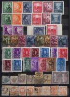 Magyar tétel az 1881-1944 közötti időszakból, benne 4 db blokk, 527 db bélyeg, 8 lapos A4-es berakóban (277.600)