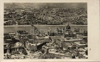 Budapest a Kossuth híddal és a Szabadság térrel photo