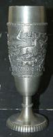 Domborművel díszített vadászkupa 18,5cm-es magassággal, szép állapotban