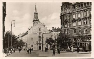 Budapest V. Apponyi tér a Ferenciek templomával photo