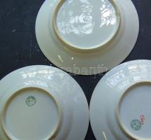 3 db GB jelzéssel ellátott falra akasztható porcelán dísztányér