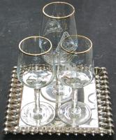 3 db kis üvegpohár Magyar Állami Pincegazdaság és Borgazdasági Vállalatok felirattal + kis négyszögletes fém tálca