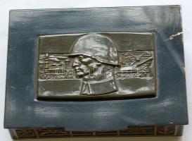 DN "Emlékül a szocialista haza fegyveres szolgálatáért a népközt. honvédelmi miniszterétől" fém-doboz domborművel