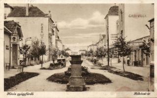 Hévíz Gyógyfürdő Rákóczi út a Park Szállodával, a Gabi Villával és a Herceg Esterházy hentesüzlettel