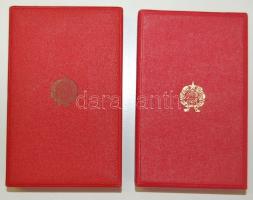 A Haza Szolgálatáért Érdemérem arany és bronz fokozata, szalaggal T:1/2 Eredeti díszdobozban!