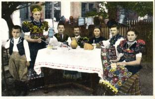Hungarian folklore, peasant family in Mezőkövesd