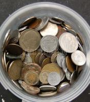 Vegyes külföldi és magyar tétel 1kg-os súlyban, ezüstökkel és szép darabokkal! T:vegyes