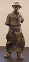 Öntőmunkást ábrázoló bronz szobor 25 cm magas