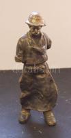 Öntőmunkást ábrázoló bronz szobor 25 cm magas