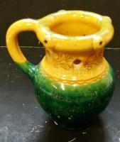 Tréfás csali kancsó kis vicces versikével, készítő: Mónus Ferenc, 14 cm magas