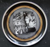 Szász Endre által tervezett Hollóházi porcelán falitányér / Faces designed by Endre Szasz Hollohaza chinaware plate 16 cm