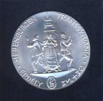 1989 A magyar nemzetért: Az Erdélyi menekültekért Ag emlékplakett. Eredeti tokban, tanúsítvánnyal T:...