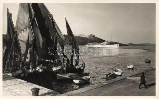 Mali Losinj (Lussinpiccolo) docks photo