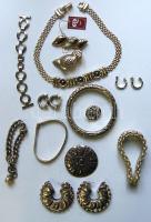 13 darabos Retro bizsu tétel: karperecekkel, dísztűkkel és fülbevalókkal