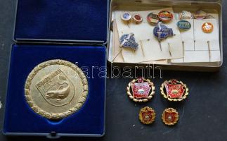 Kis vegyes tétel:4db szocialista brigád kitűző + 18db Csehszlovák kitűző + Magyar Búvár Szövetség em...