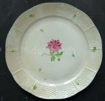 cca 1940 2 db Zsolnay és 2 db Herendi porcelán tányér / Zsolnay and Herend chinaware plates