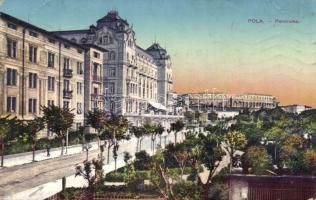 Pola with the arena  (Rb)