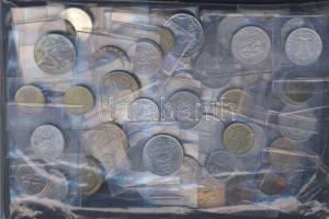 Kis vegy es tétel, benne külföldi és magyar pénzérmék, összesen 80db T:vegyes
