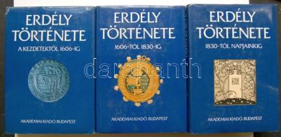 1986 Erdély története a kezdetektől napjainkig Akadémia Kiadó, 3 kötetben, rengeteg képanyaggal, hibátlan állapotban, vászonkötés - védőborító,