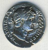 Római Császárság HADRIANUS 117-138. "VICTORIA AVG" Denar Ag T:2-/3+ pici kitörés