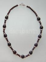 Gránát nyaklánc strassztárcsákkal ezüst (Ag) szerelékkel