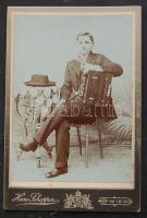 cca 1880 Tangóharmónikás zenész fotója 11x17 cm