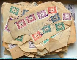 Több száz számlailleték bélyeg kivágásokon
