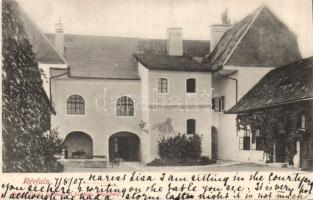 Vágrévfalu courtyard