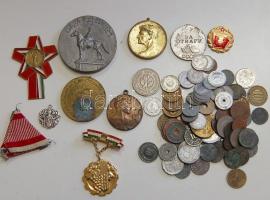 Kis vegyes tétel közte: 1947. 2Ft "Kossuth címer", emlékérmek, fillérek, kitüntetések, külföldi pénzek T:vegyes