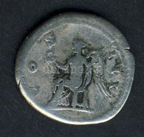 Római Császárság HADRIANUS 117-138. "COS III / Ülő Victoria" Denar Ag T:3