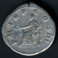 Római Császárság HADRIANUS 117-138. "P M TR P COS III / Ülő Concordia" Denar Ag T:3